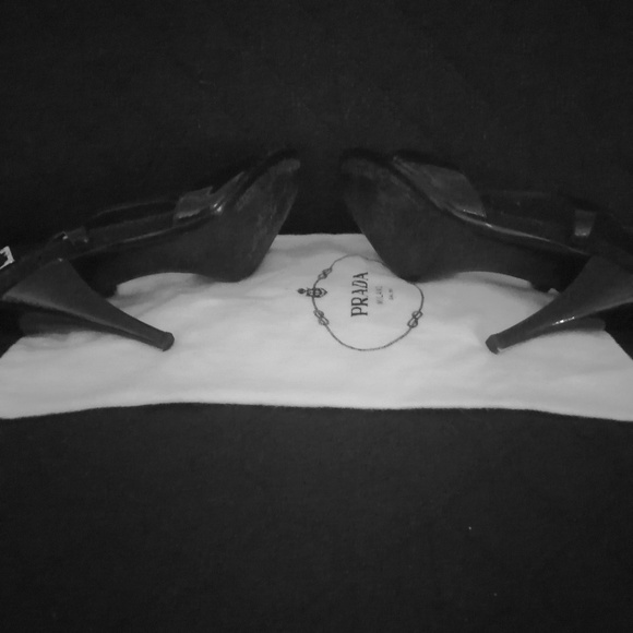 Prada - Picture 4 of 6